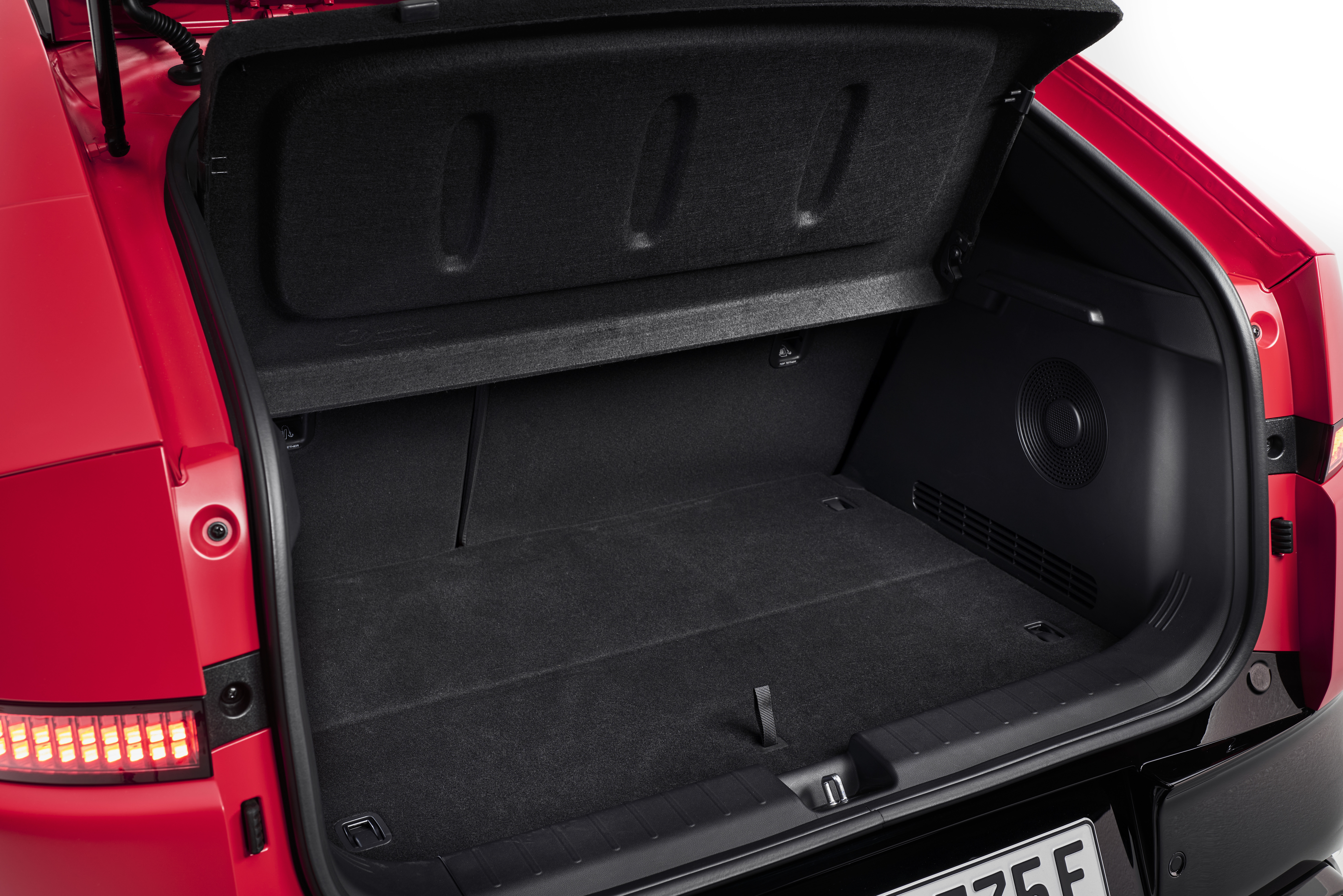 Hyundai Motor Europe представляє IONIQ 3: Aero Hatch нового покоління, що піднімає на новий рівень технології електроавтомобілів задля простоти, місткості та інтуїтивності водіння | Хюндай Мотор - фото 18