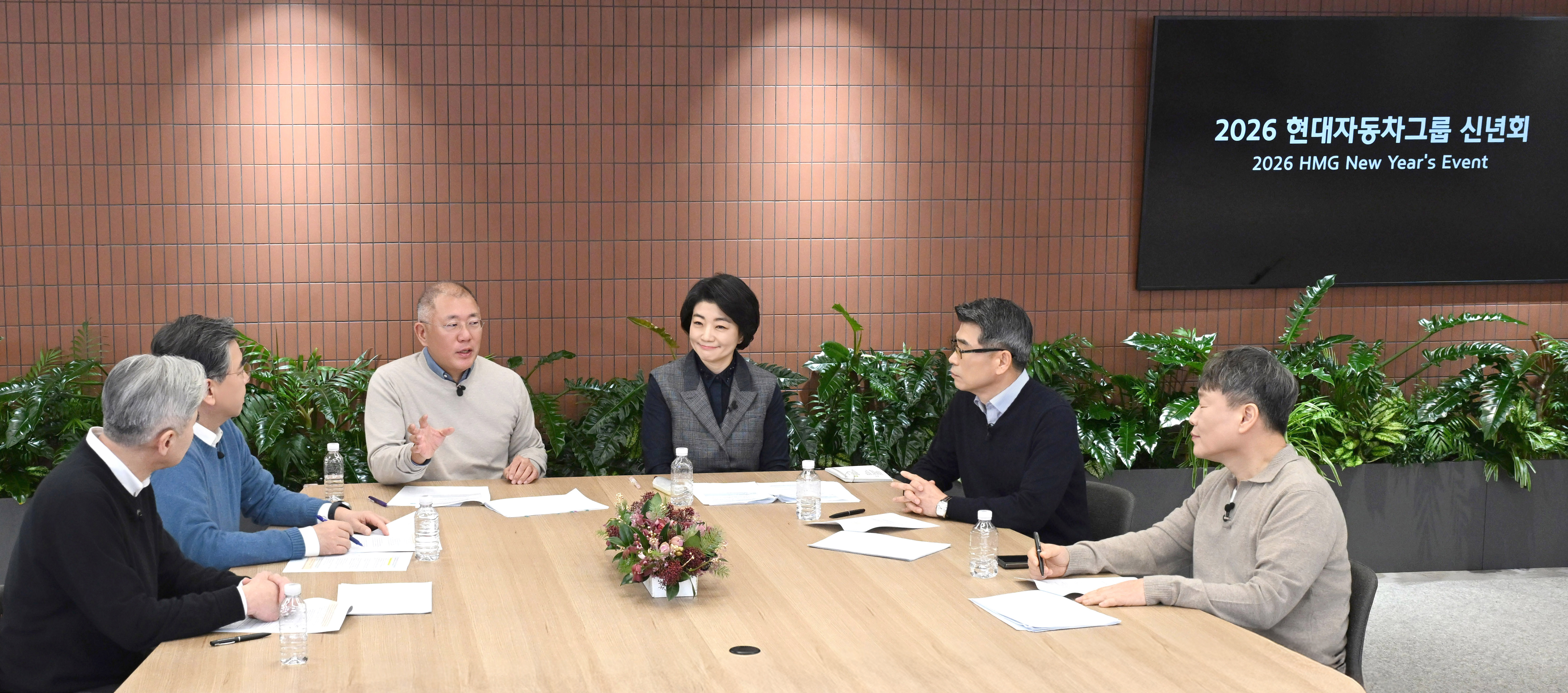 Голова Правління Hyundai Motor Group Чон Ійсон презентував бачення компанії на 2026 рік: клієнтоорієнтована трансформація та співпраця в екосистемі на основі штучного інтелекту | Хюндай Мотор Україна - фото 7